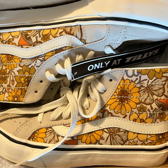 Vans - Picture 8 of 9